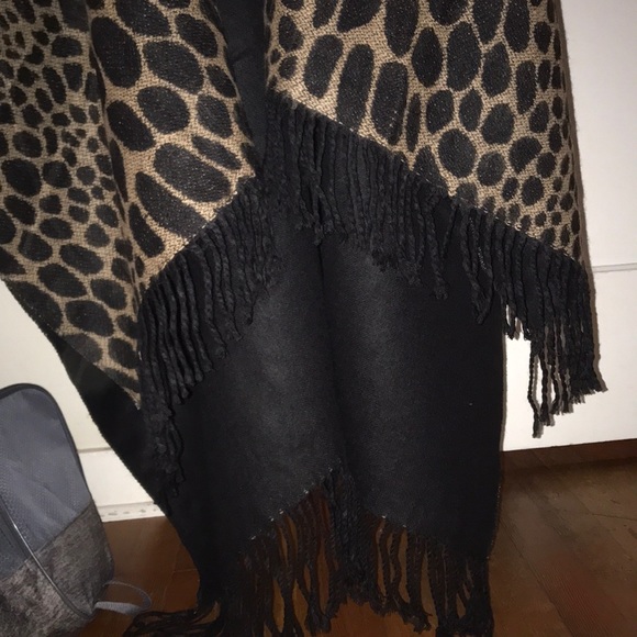 Leopard pattern shawl - Picture 7 of 8